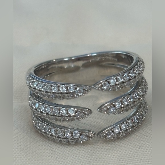 Jewelry - Lisa Robertson Elegant Sterling Silver Women's Ring